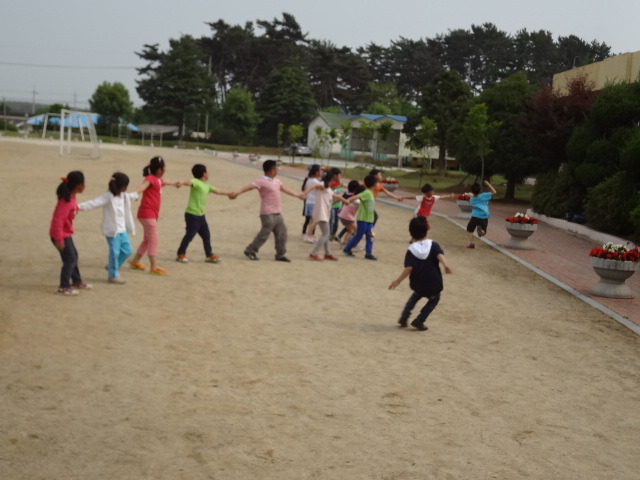 술래잡기 이미지