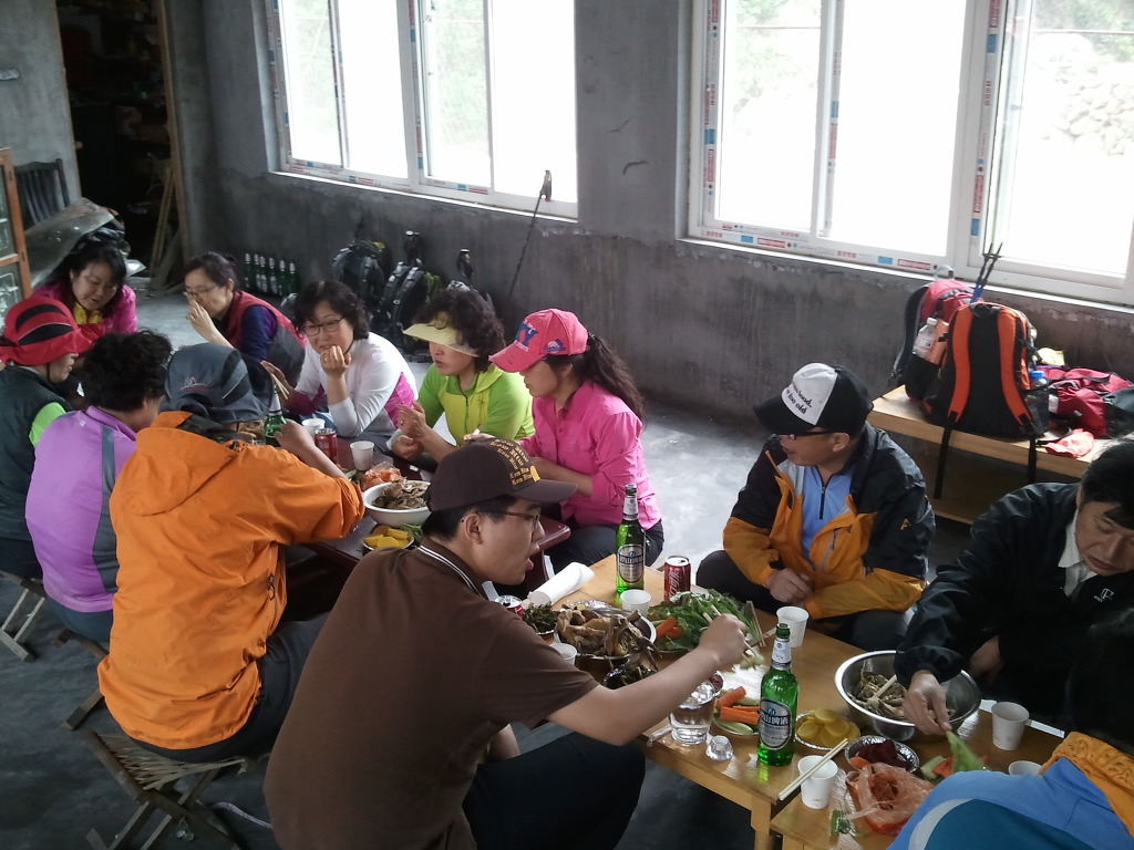 산닭백숙 이미지
