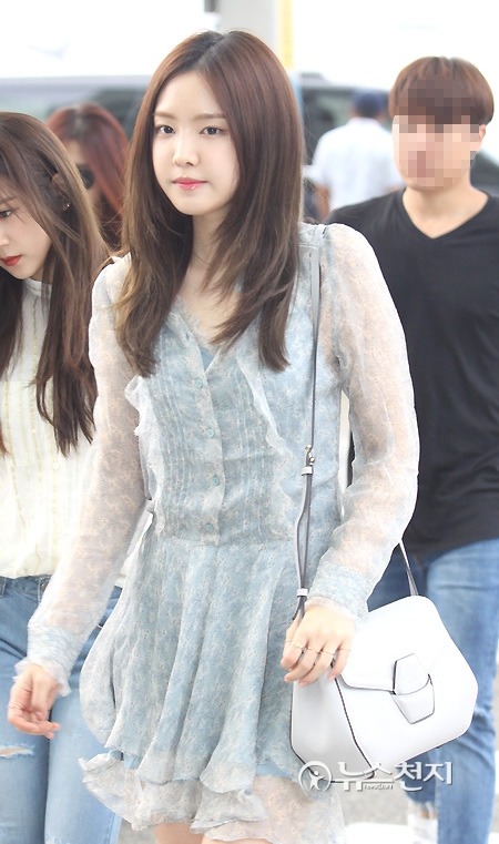 오늘자 손나은 공항패션 | 인스티즈