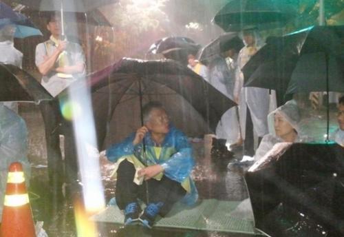 잘알려지지 않은 문재인 세월호 청와대앞 시위 사진.jpg | 인스티즈