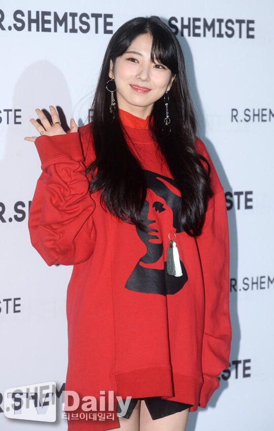 오늘자 서울패션위크 이수현.jpg | 인스티즈