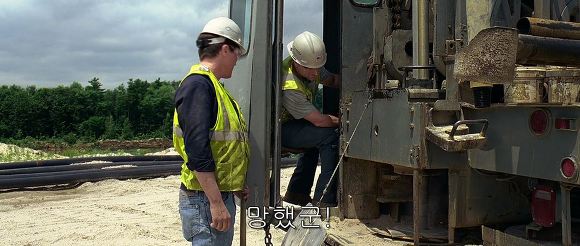 행복의 한가운데 폭풍과 맞서는 한 남자 | 인스티즈