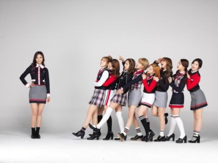 "교복입은 소녀들"트와이스, 상큼발랄 화보 비하인드컷 | 인스티즈