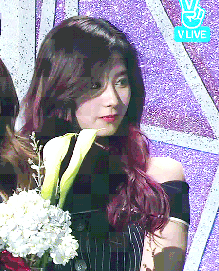오늘자 사나 안광.gif | 인스티즈