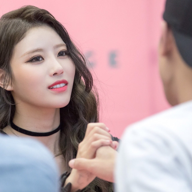 [러블리즈] 종착역의 황제가 등에 박힌 레플이 와서 미주 | 인스티즈