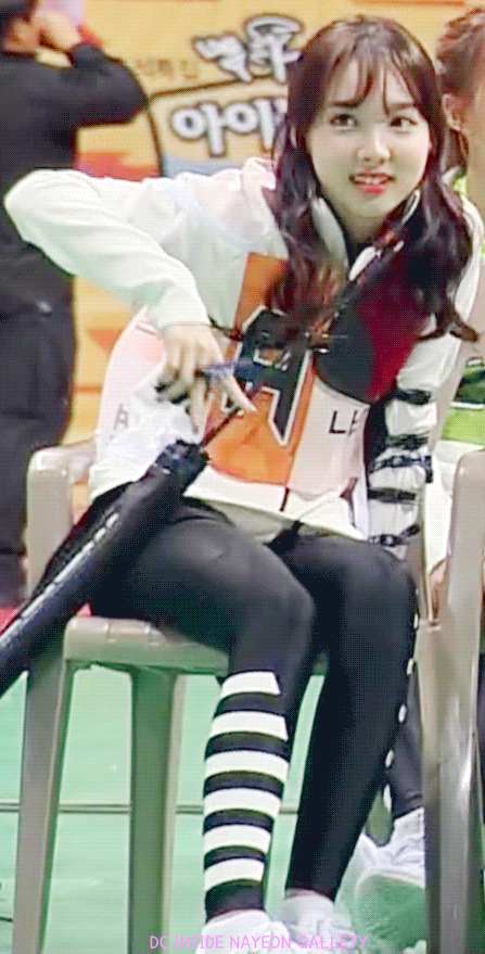 [트와이스] 트와이스 맏내 나연이의 양궁하는 방법 | 인스티즈
