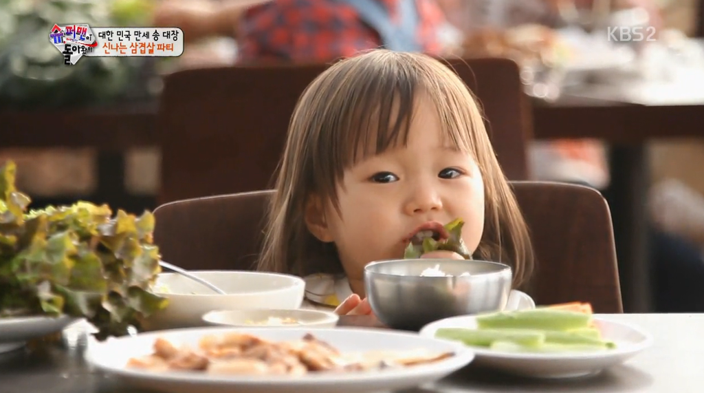 [슈돌] 쌈싸먹는 송일국 따라하는 여자아이 짱귀 ....jpg | 인스티즈