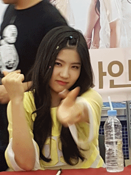 사람들을 즐겁게 해주는 걸 좋아하는 여자 아이돌.gif | 인스티즈