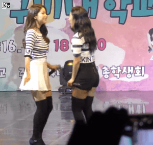 마마무 무대 위 장난 모음.gif | 인스티즈