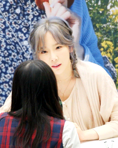 수지와 태연의 리액션 차이 | 인스티즈