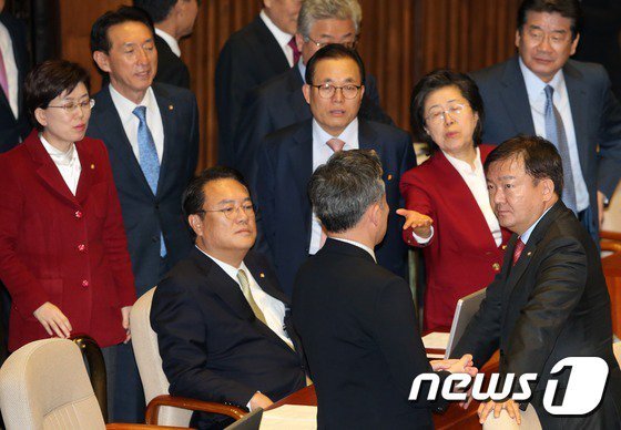오늘자 국회에서 극딜 당하는 표창원 의원.jpg | 인스티즈