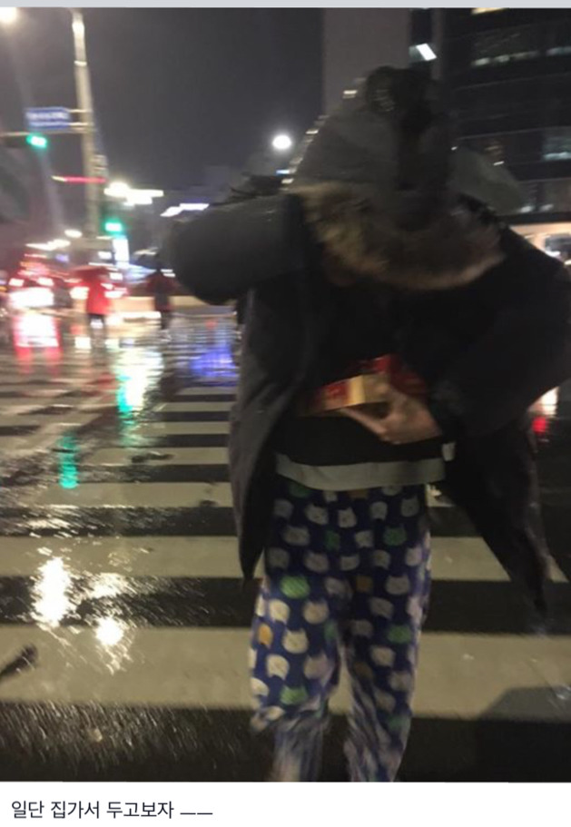 ???: 피자 사는데 비가 오고 이야!!!!! | 인스티즈