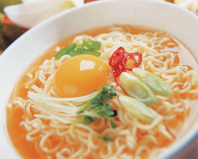 다음 중 라면에 딱 하나만 넣을 수 있다면 넣고 싶은것은? | 인스티즈