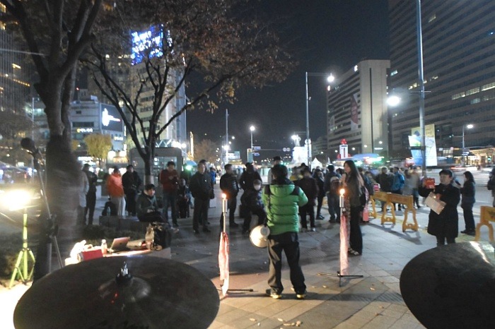 박근혜는 퇴진하라!!! 2015년 11월 21일 횃불시민연대 98차 부정선거 규탄집회 | 인스티즈