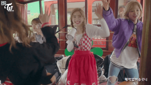 아무도 안들어줘서 시무룩했던 다현이.jpgif | 인스티즈