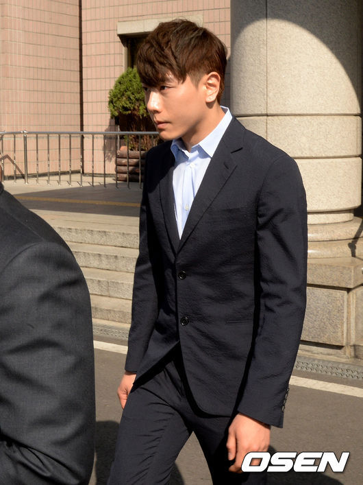 오늘자 법원에 간 박효신.jpg | 인스티즈