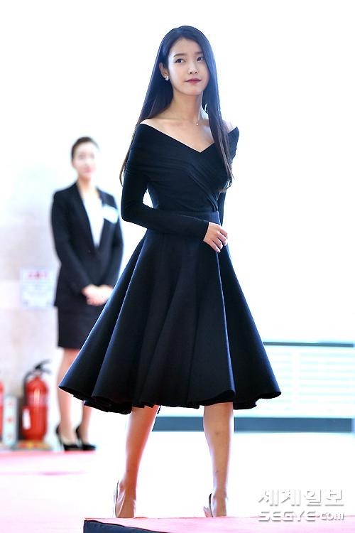 오늘자 시상식 아이유.jpg | 인스티즈