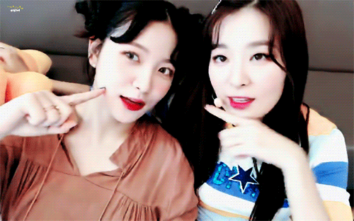 [레드벨벳] 옒쓸커플(예리,슬기) 과자 먹방타임.gif | 인스티즈
