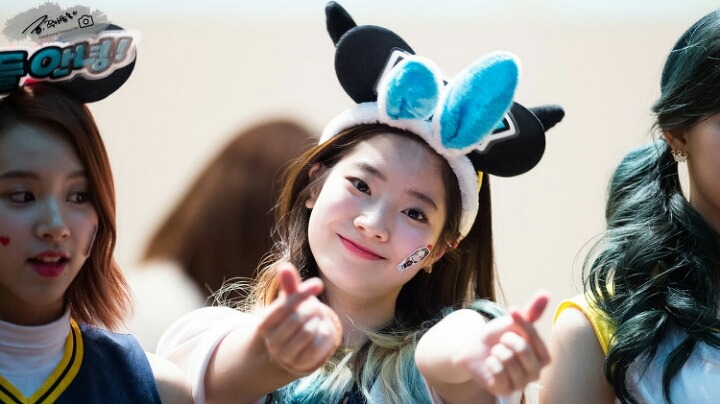 [트와이스] 팬싸에서 비눗방울 가지고 노는 다현이(청량함은 다현이가b) | 인스티즈