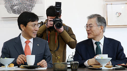 문재인과 안희정 사이엔 들 이간질이 안 통할 것 같은 이유 | 인스티즈
