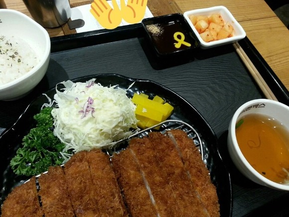 돈가스의 소스가 굉장히 인상적이었다 | 인스티즈