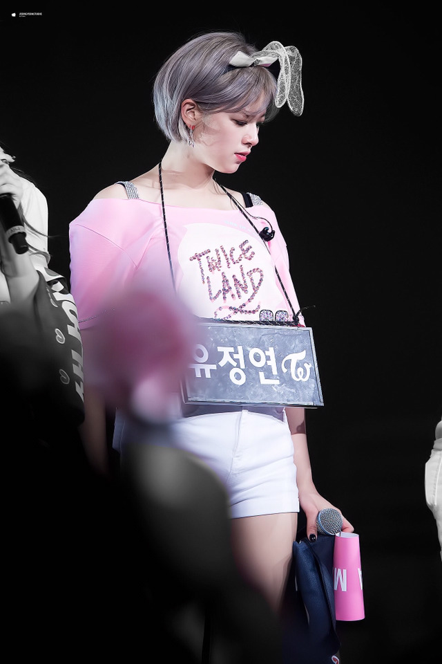 은발로 염색하고 물오른 트와이스 정연 | 인스티즈