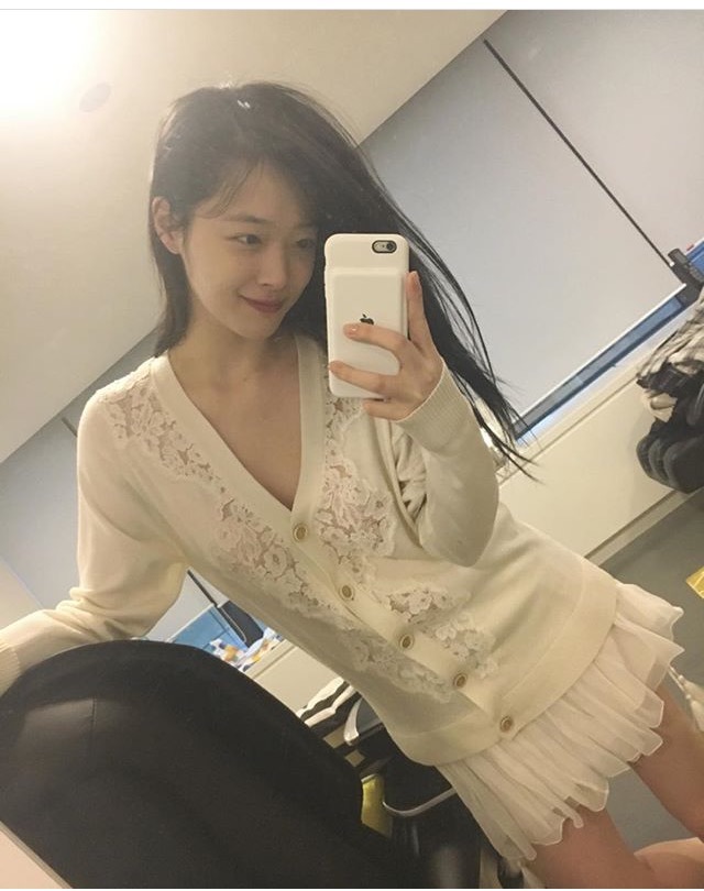오늘자 설리 | 인스티즈