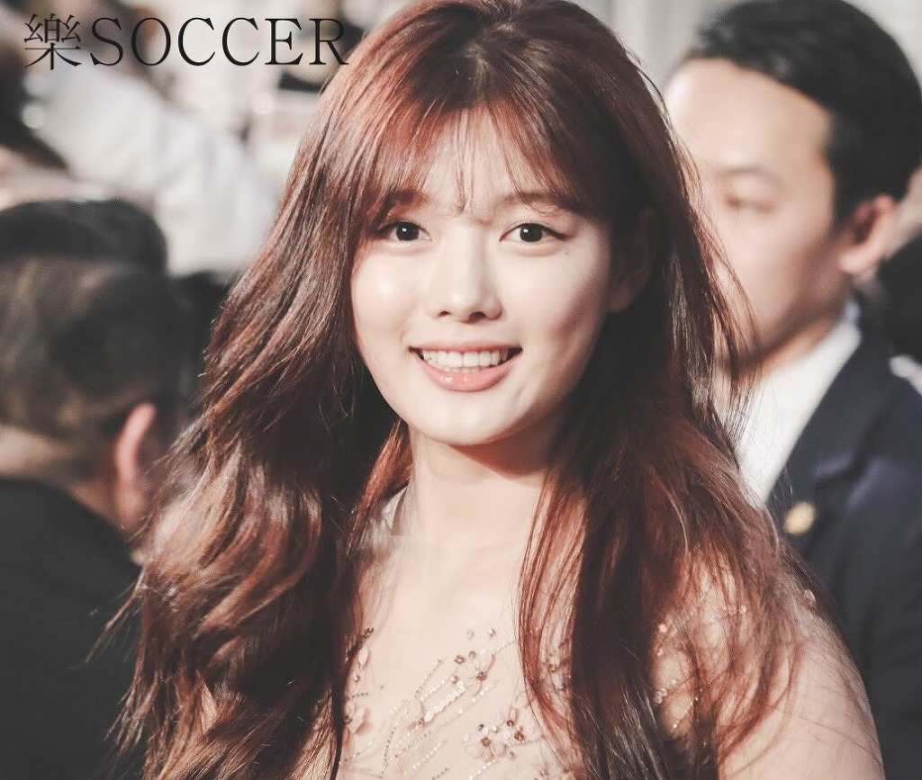 오토바이에 관심 많은 기린 .GIF | 인스티즈