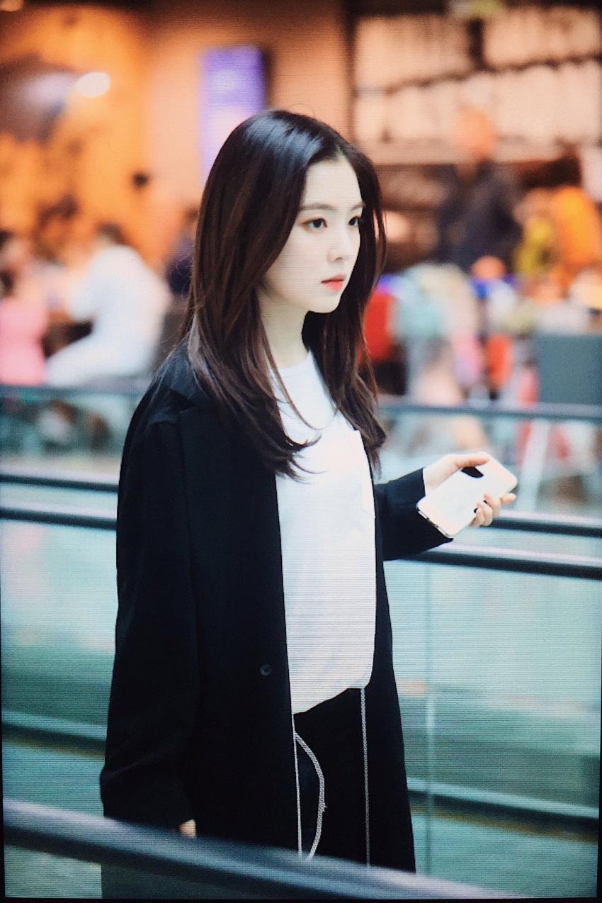 오늘자 출국하는 레드벨벳.jpg | 인스티즈
