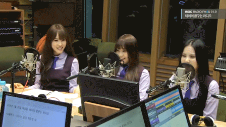 의자가 신기한 걸그룹 여자친구.gif | 인스티즈
