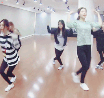 루키 안무 연습하는 조이.gif | 인스티즈