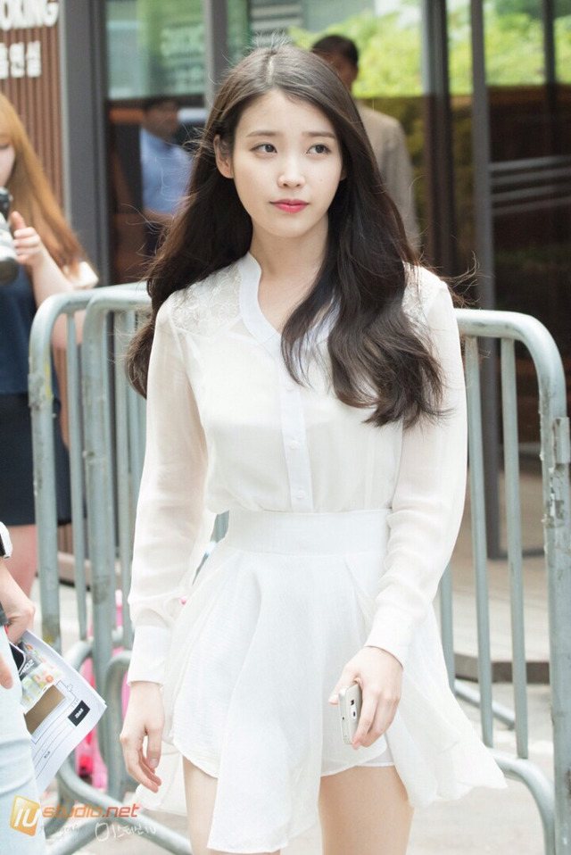 이뻐 죽겠는 아이유 | 인스티즈