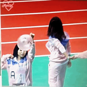 손나은의 몸 속에 살고있는 또 다른 자아.gif | 인스티즈