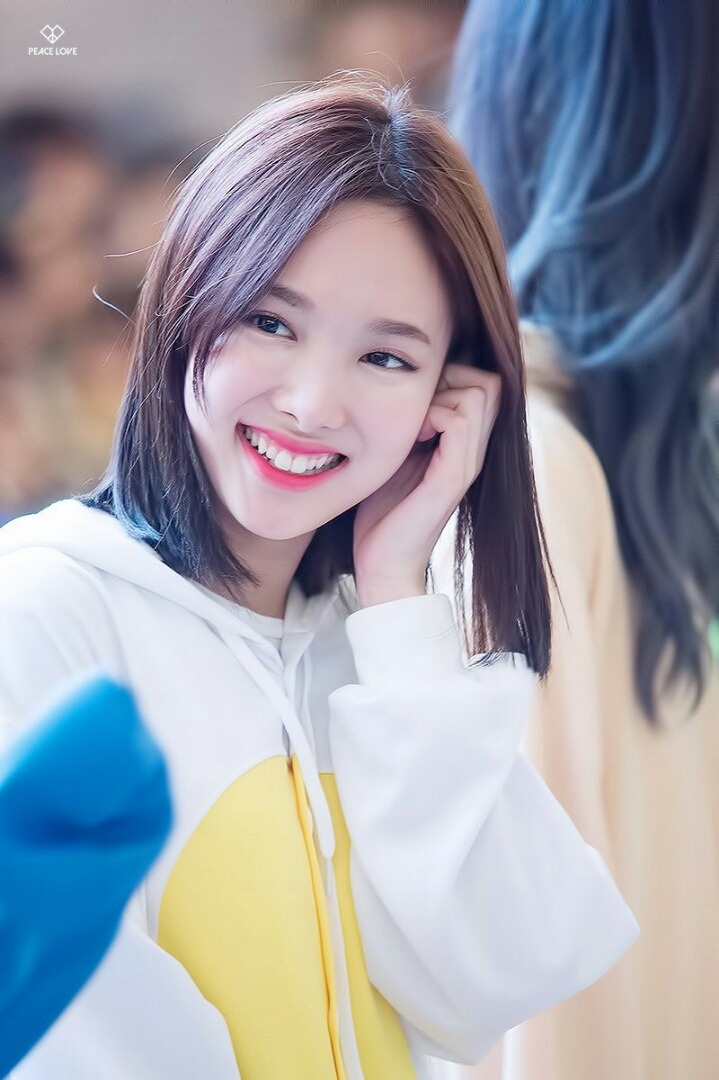 [트와이스] 혼자 앉아 있는 쭈구리 토끼 나연이(데이터주의) | 인스티즈