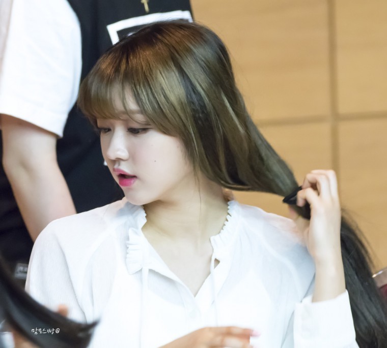 볼이랑 입술이 귀여운 오마이걸 유아 | 인스티즈