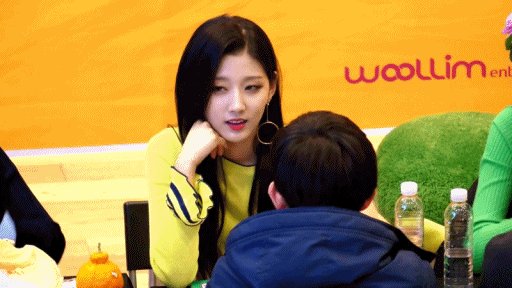 포즈 보여달래자 보여주는 예인.gif | 인스티즈