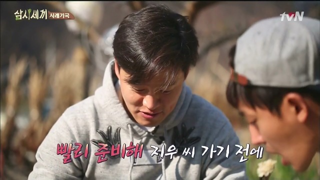 [삼시세끼] 최지우한테 작업거는 이서진(feat.해태)ㅋㅋㅋㅋㅋㅋㅋㅋㅋ.jpg | 인스티즈
