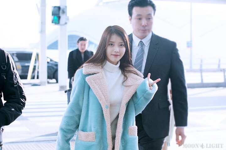 아이유 팬들한테 인기가 좋은 경호아재.jpg | 인스티즈