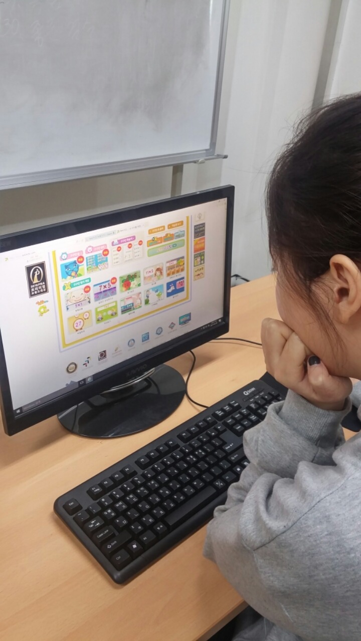 동화컴퓨터 이미지