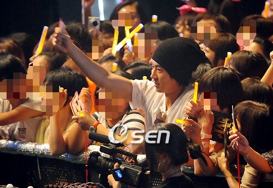 콘서트에서 성공한 이민우 남팬.jpg | 인스티즈