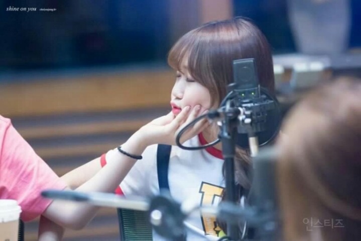 볼따구 털리는 아이오아이 최유정.gif | 인스티즈