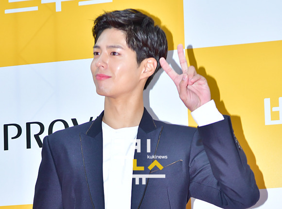 박보검 오늘자 명동에서 기사 사진.jpg | 인스티즈
