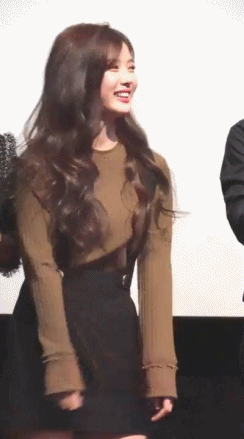 김유정 무대인사 모습 GIF | 인스티즈