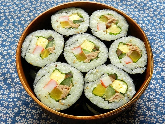 끊임없이 들어가는 김밥 甲 | 인스티즈
