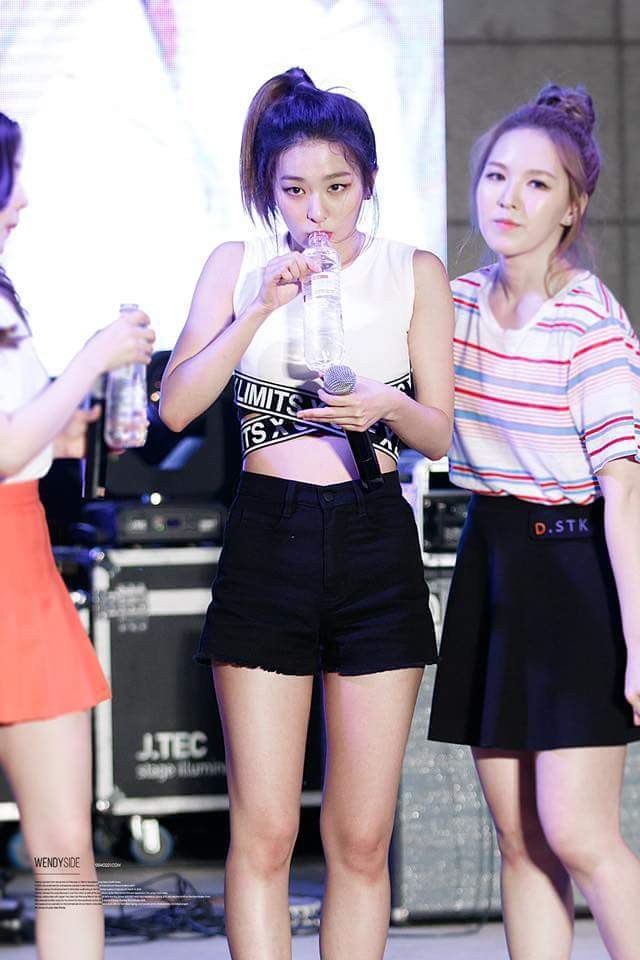 레드벨벳 멤버별 물 마시는 모습.jpg | 인스티즈