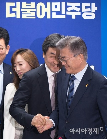 선대위 회의 참석한 문재인 | 인스티즈