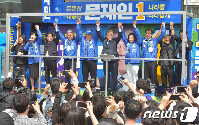 오늘 제주시 동문시장 찾은 문재인.jpg | 인스티즈