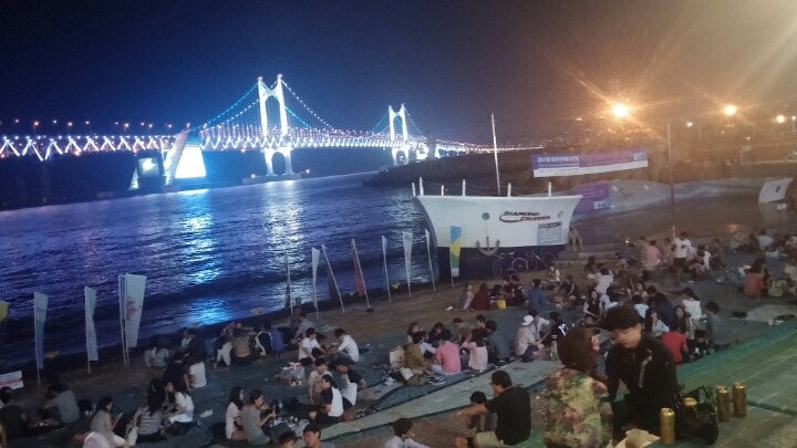 부산 사람들만의 핫플레이스였다가 이제 관광객들에게도 명소가 되어버린 장소 | 인스티즈