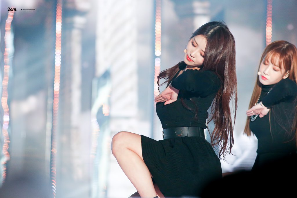 팬들에게 아직도 최고로 뽑히는 4년전 러블리즈 미주의 무대.jpgif | 인스티즈