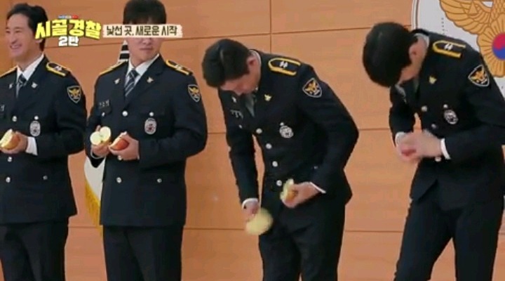 시골경찰 영주 경찰이 되기위힌 신고식 | 인스티즈